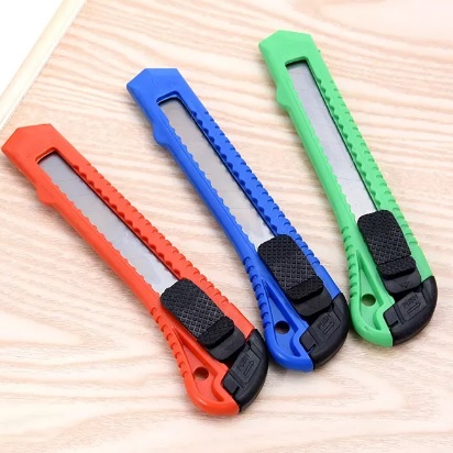 Cutter Plastico Econ