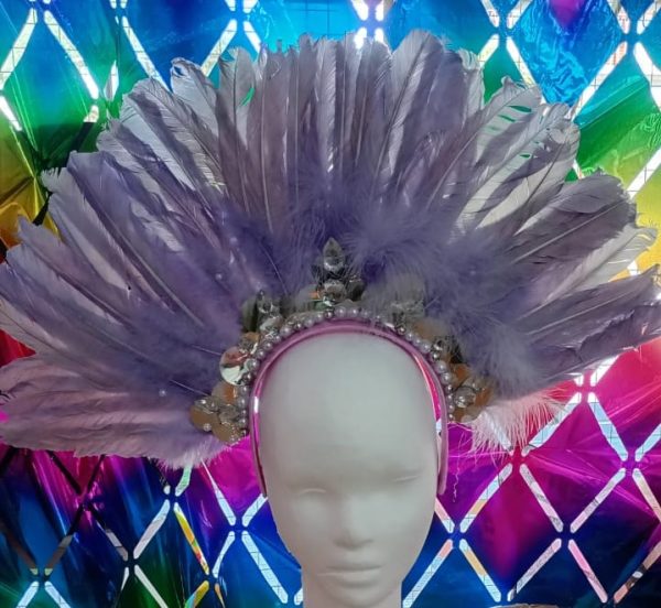 Vincha con plumas y gemas