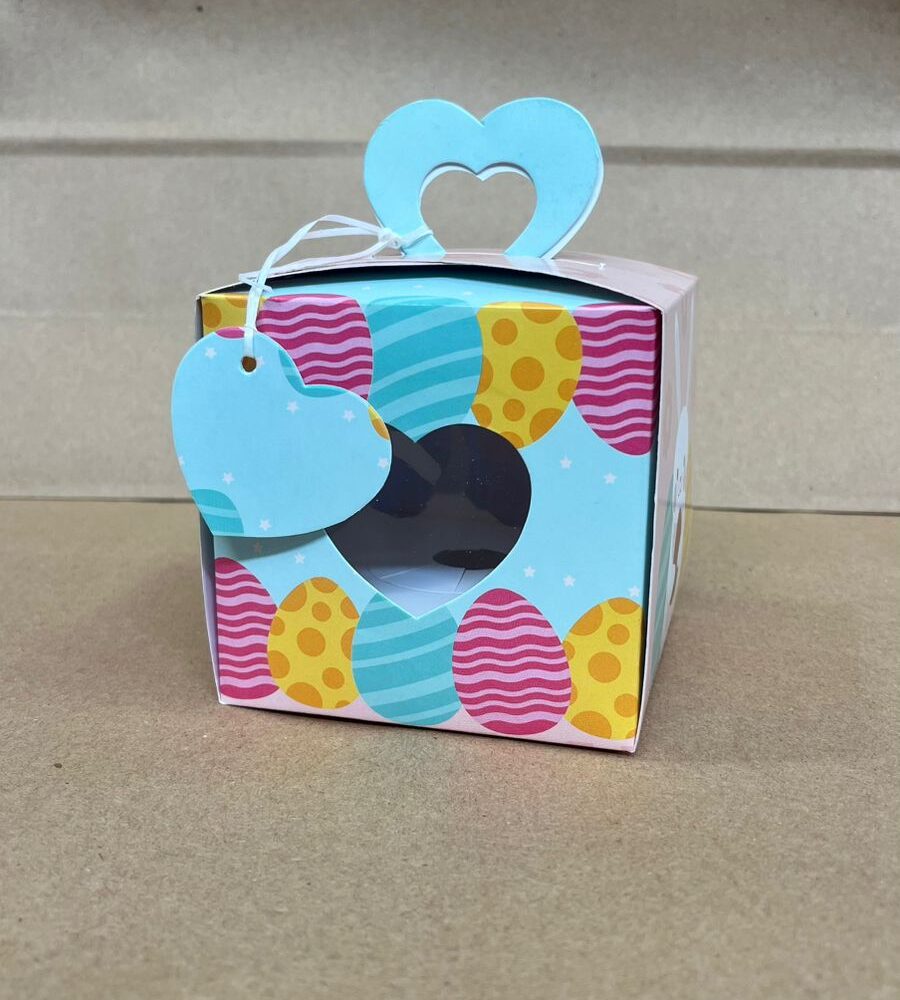 Caja Huevo c/ visor corazón 10x10x10cm